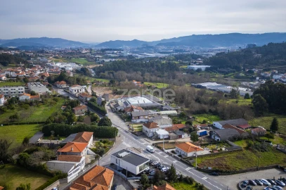 Terreno Comércio / Armazém para Venda em Lordelo