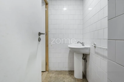 Terreno Comércio / Armazém para Venda em Lordelo