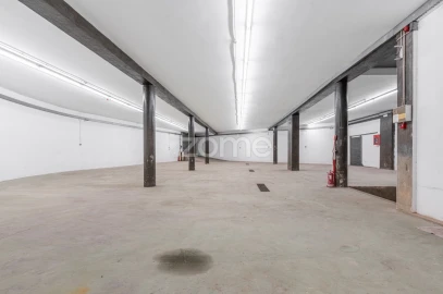 Terreno Comércio / Armazém para Venda em Lordelo