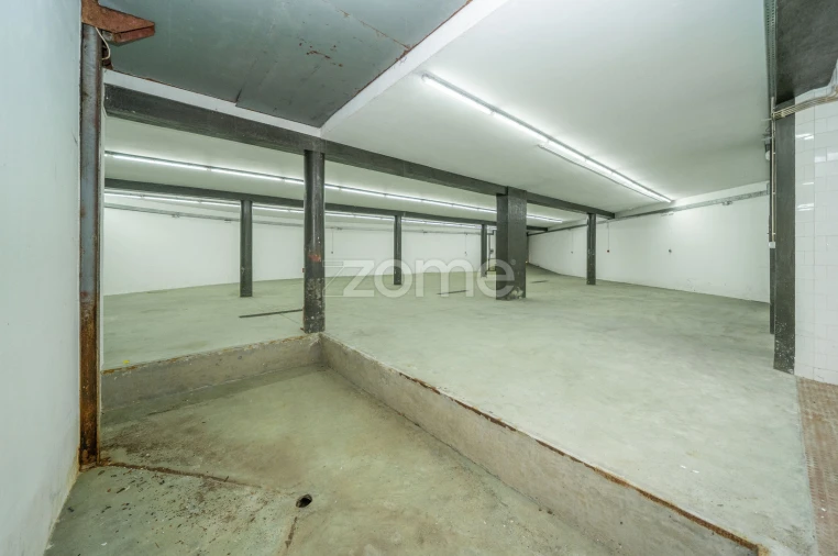 Terreno Comércio / Armazém para Venda em Lordelo Foto 34