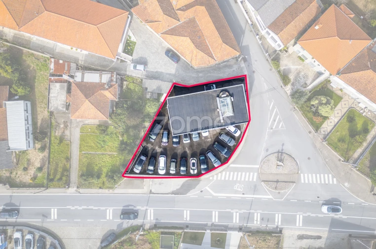 Terreno Comércio / Armazém para Venda em Lordelo Planta 1