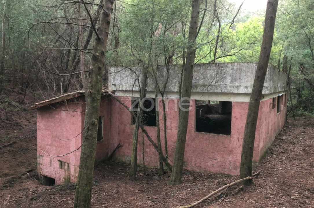 Moradia T4 para Venda em Sobreposta Foto 10