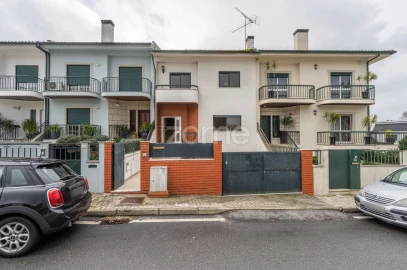Moradia T4 para Venda em Ferreiros e Gondizalves
