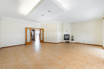 Moradia T4 para Venda em Ferreiros e Gondizalves