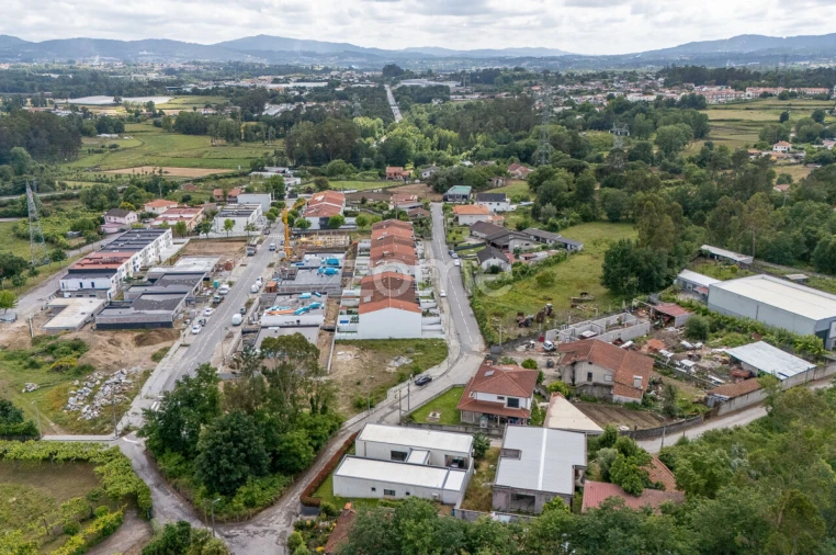 Moradia T3 para Venda em Soutelo Foto 38