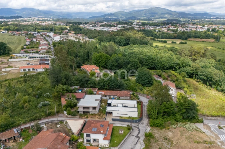 Moradia T3 para Venda em Soutelo Foto 40