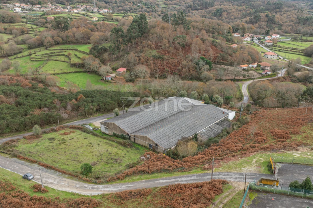 Terreno Comércio / Armazém para Venda em Aboim da Nóbrega e Gondomar Foto 9