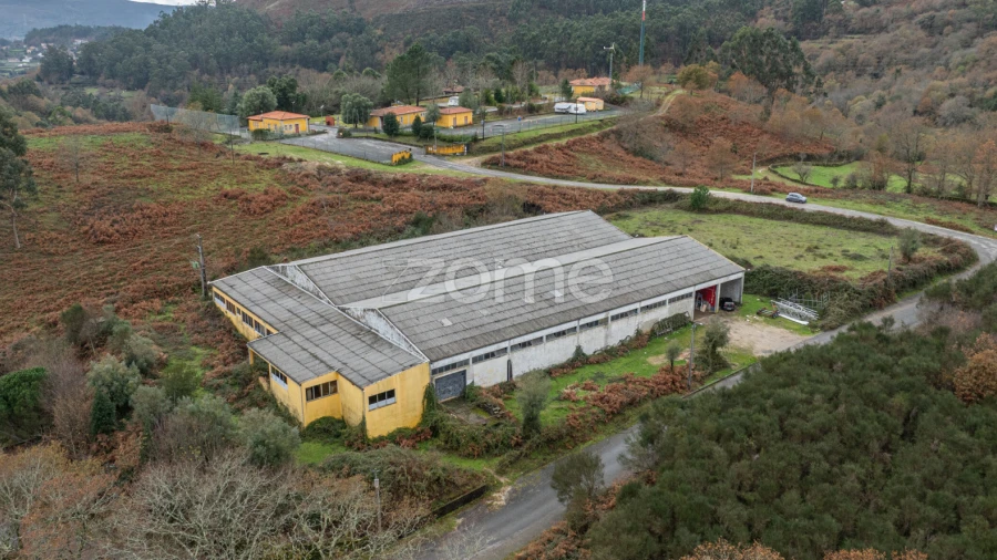 Terreno Comércio / Armazém para Venda em Aboim da Nóbrega e Gondomar