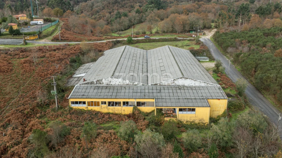 Terreno Comércio / Armazém para Venda em Aboim da Nóbrega e Gondomar