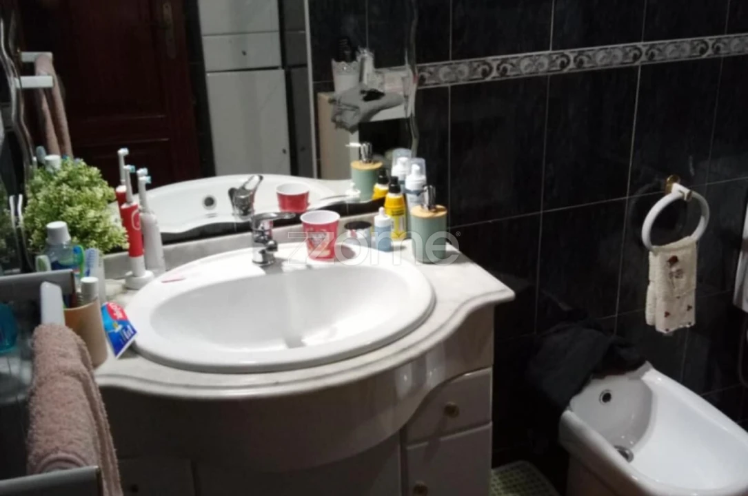 Apartamento T2 para Venda em Serzedo e Perosinho Foto 11
