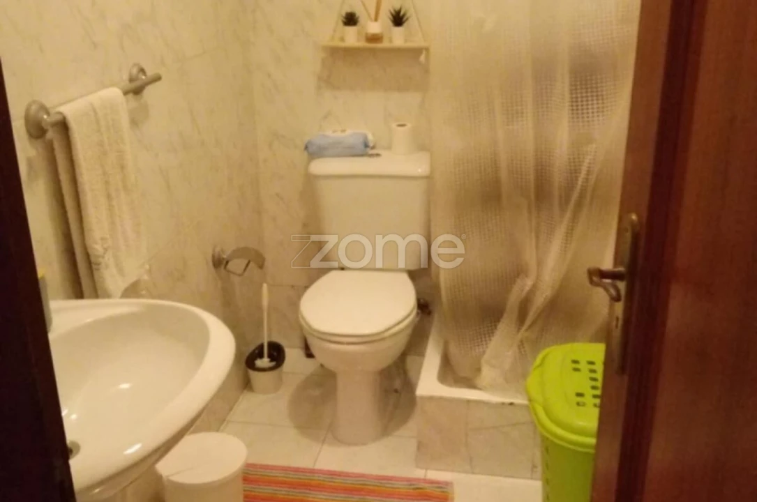 Apartamento T2 para Venda em Serzedo e Perosinho Foto 12