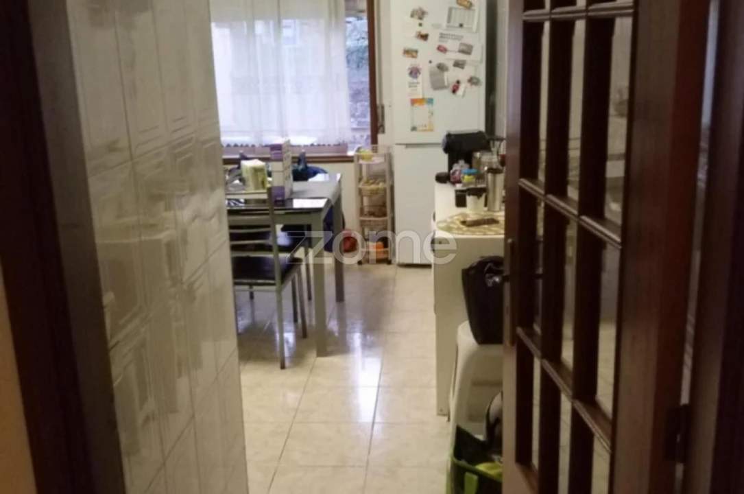 Apartamento T2 para Venda em Serzedo e Perosinho Foto 4