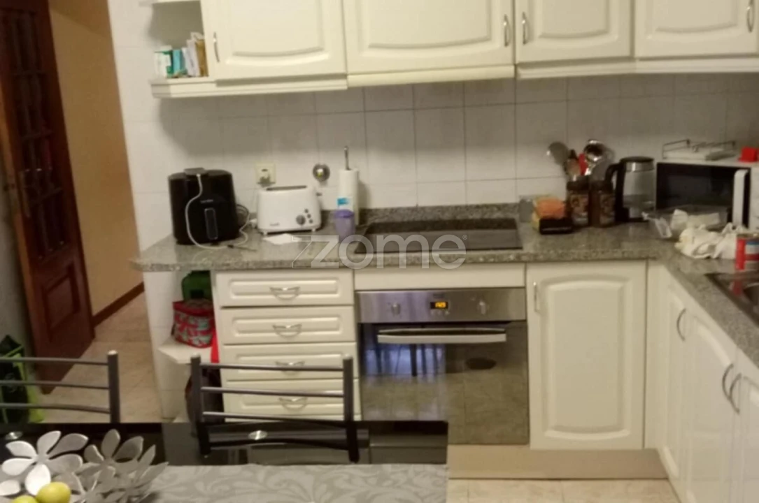 Apartamento T2 para Venda em Serzedo e Perosinho Foto 1