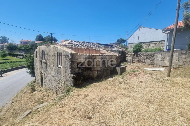 Moradia T9 para Venda em Guisande e Oliveira (São Pedro)