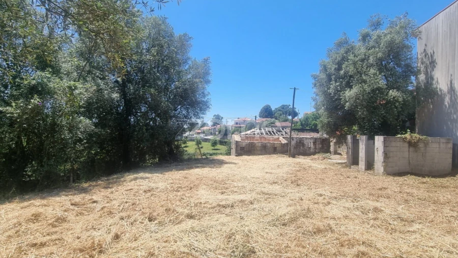 Moradia T9 para Venda em Guisande e Oliveira (São Pedro)