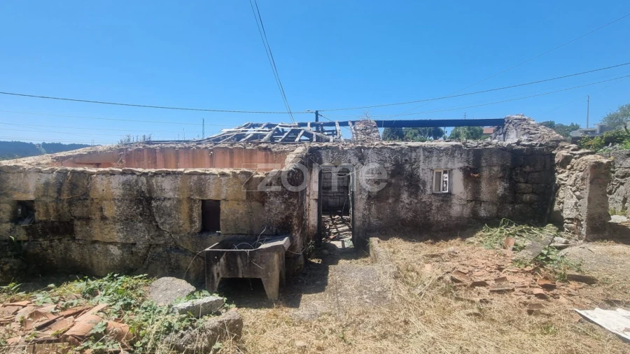 Moradia T9 para Venda em Guisande e Oliveira (São Pedro)