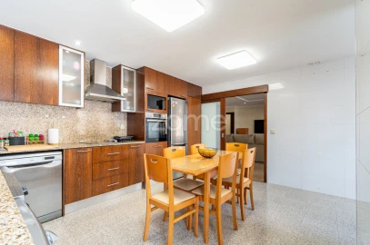Apartamento T3 para Venda em Ferreiros e Gondizalves