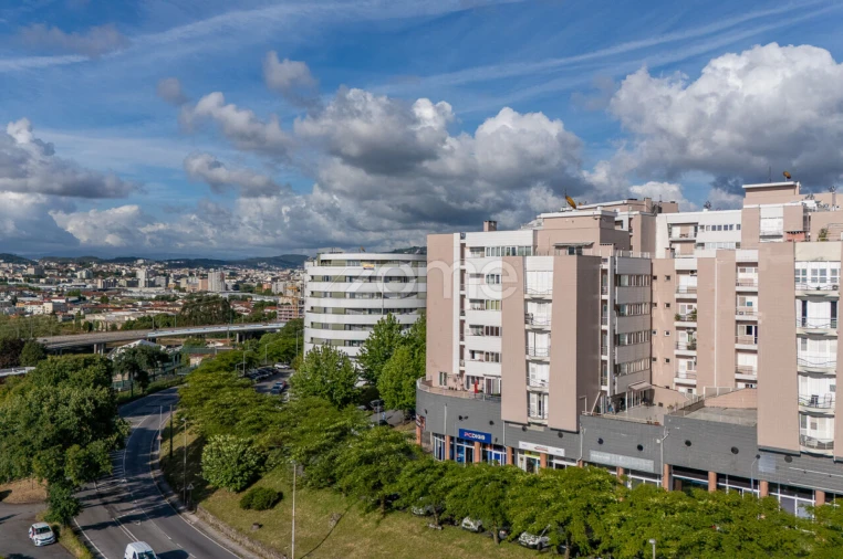 Apartamento T3 para Venda em Ferreiros e Gondizalves Foto 42