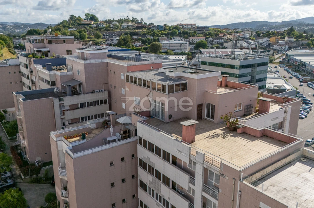 Apartamento T3 para Venda em Ferreiros e Gondizalves Foto 40