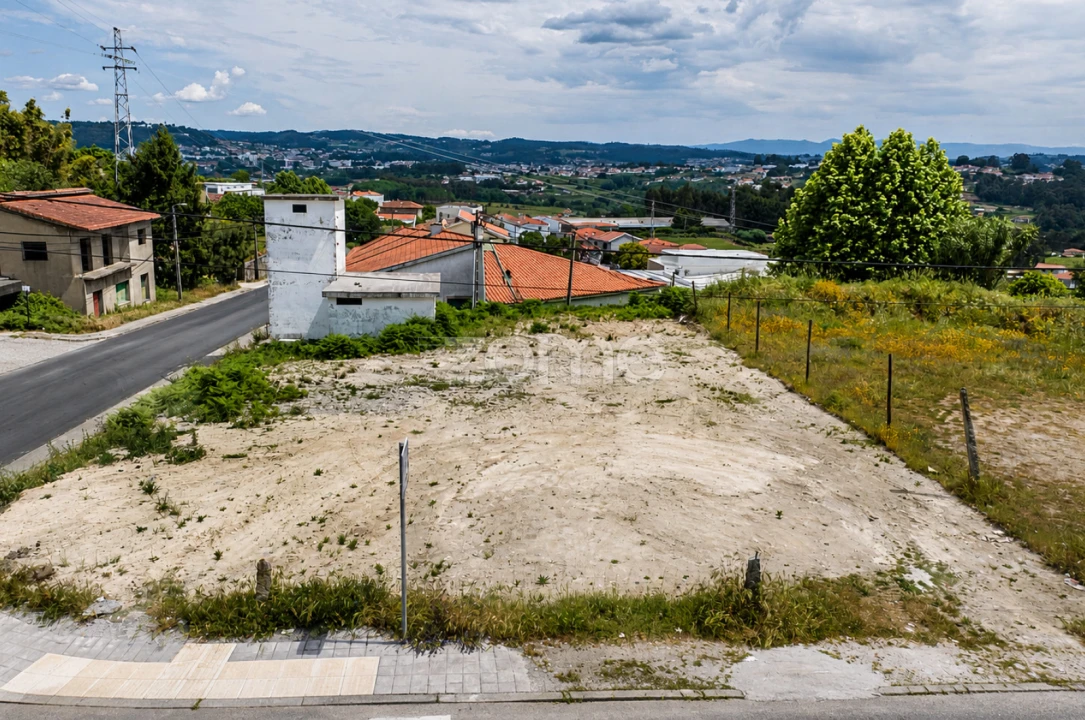 Terreno para Venda em Torrados e Sousa Foto 1
