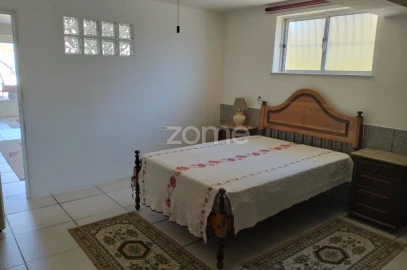 Moradia T4 para Venda em Oliveira do Bairro