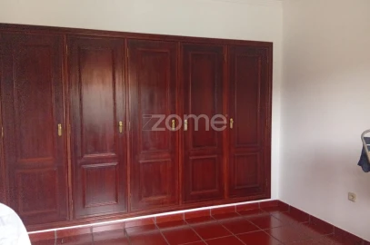 Moradia T4 para Venda em Oliveira do Bairro
