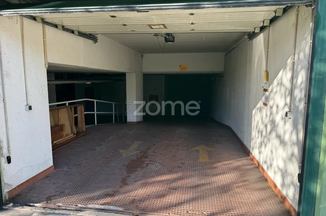 Garagem para Venda em Areeiro Foto 2