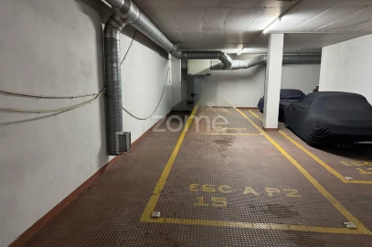 Garagem para Venda em Areeiro