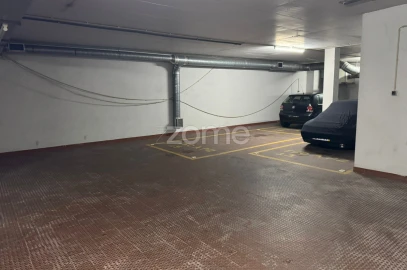 Garagem para Venda em Areeiro