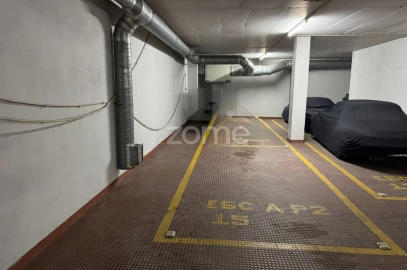 Garagem para Venda em Areeiro
