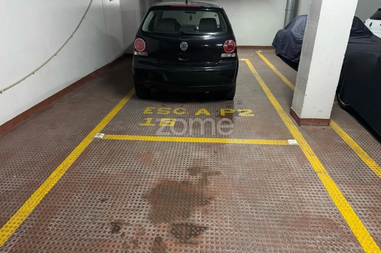 Garagem para Venda em Areeiro Foto 5