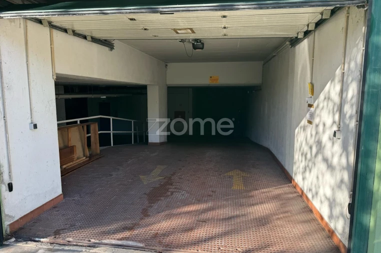 Garagem para Venda em Areeiro Foto 2
