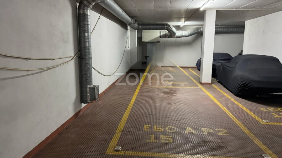 Garagem para Venda em Areeiro