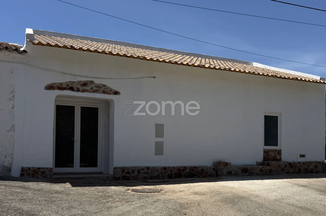 Moradia T4 para Venda em Alte Foto 4