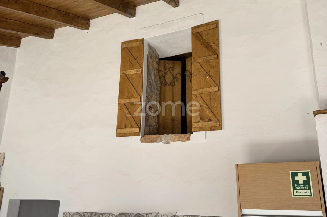 Moradia T4 para Venda em Alte Foto 17