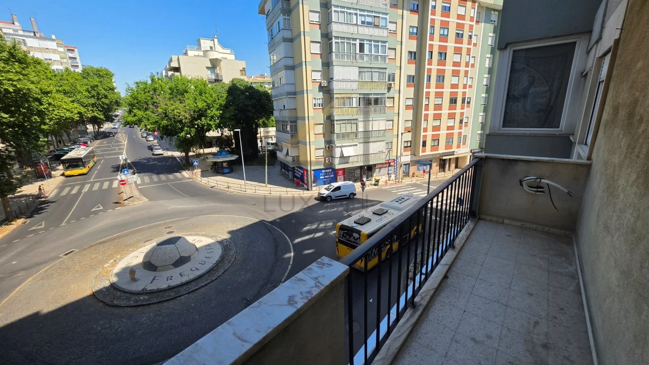 Apartamento T3 para Venda em Benfica Foto 5