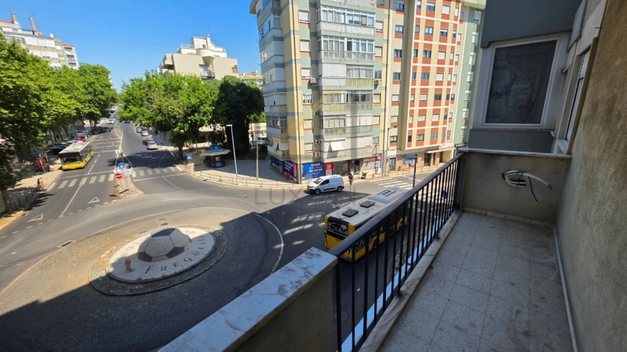 Apartamento T3 para Venda em Benfica Foto 5