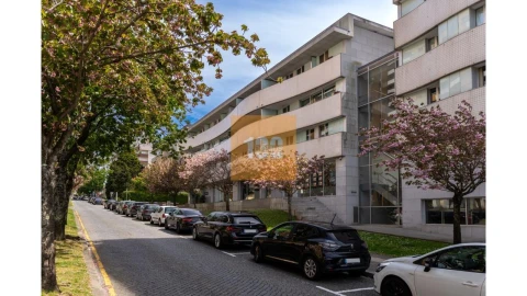 Apartamento T3 para Venda em Lordelo do Ouro e Massarelos