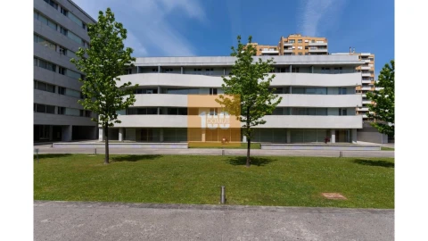 Apartamento T3 para Venda em Lordelo do Ouro e Massarelos
