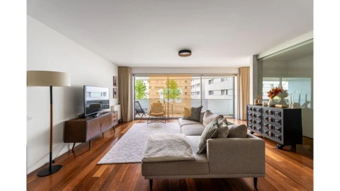 Apartamento T3 para Venda em Lordelo do Ouro e Massarelos