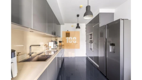 Apartamento T3 para Venda em Lordelo do Ouro e Massarelos