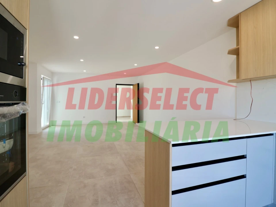 Apartamento T2 para Venda em Santa Maria, São Pedro e Matacães Foto 4