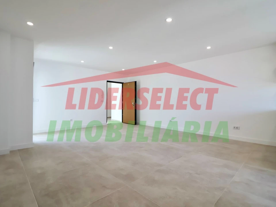 Apartamento T2 para Venda em Santa Maria, São Pedro e Matacães Foto 9