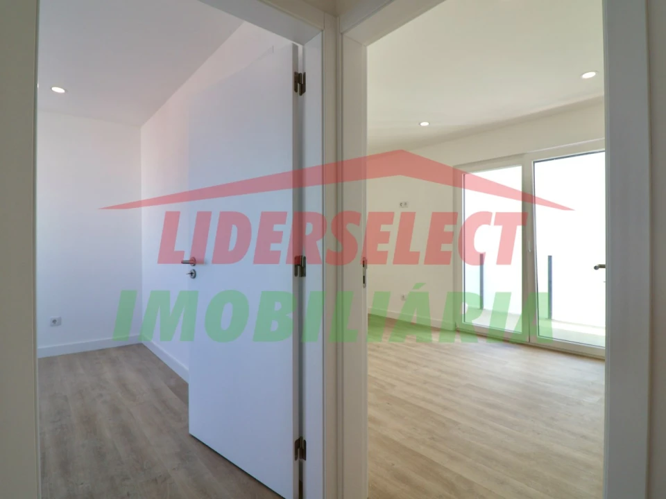 Apartamento T2 para Venda em Santa Maria, São Pedro e Matacães Foto 14