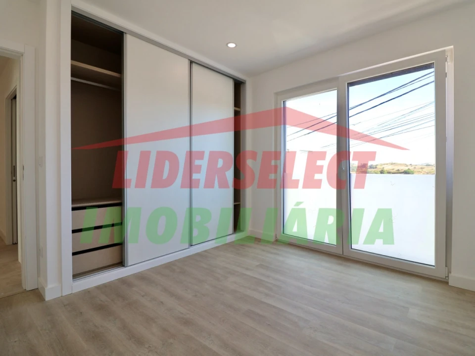 Apartamento T2 para Venda em Santa Maria, São Pedro e Matacães Foto 18