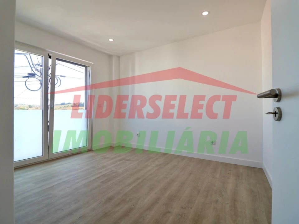Apartamento T2 para Venda em Santa Maria, São Pedro e Matacães Foto 19