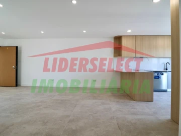Apartamento T2 para Venda em Santa Maria, São Pedro e Matacães