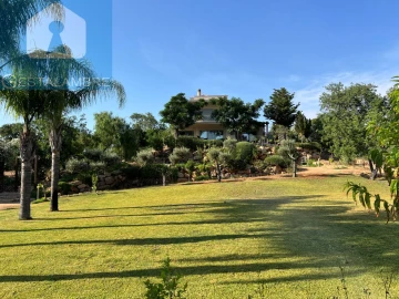 Moradia T5 para Venda em Albufeira e Olhos de Água
