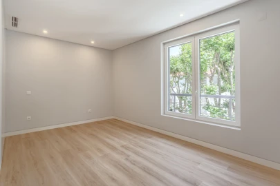 Apartamento T3 para Venda em Carcavelos e Parede