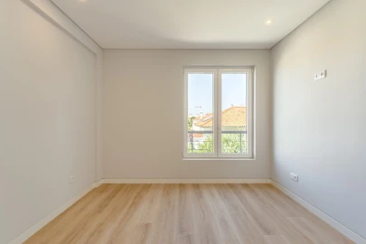 Apartamento T3 para Venda em Carcavelos e Parede
